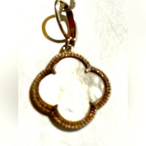 Vintage sterling silver necklace with mother-of-pearl clover pendant